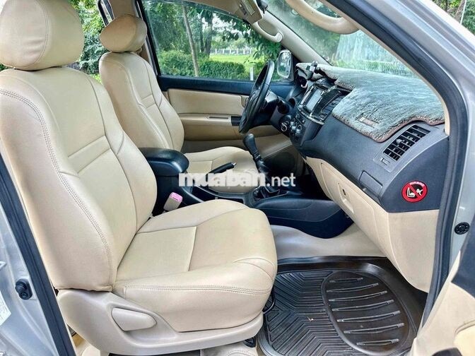 Toyota Fortuner 2014 Số sàn Bạc 7 chỗ