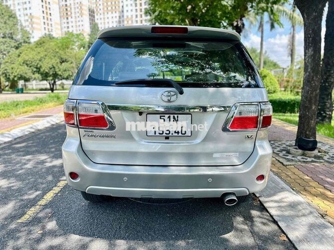 Toyota Fortuner V 2010 Xăng Tự động Bạc