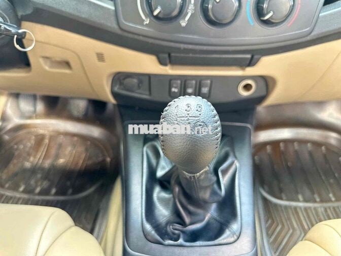 Toyota Fortuner 2014 Số sàn Bạc 7 chỗ