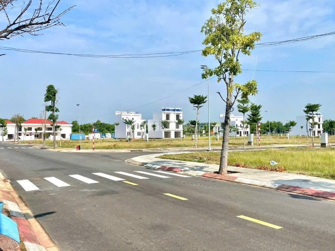 bán trong khu TĐC Sonadezi Châu Đức 100m2/999tr,sổ sẳn Lh 0906364523