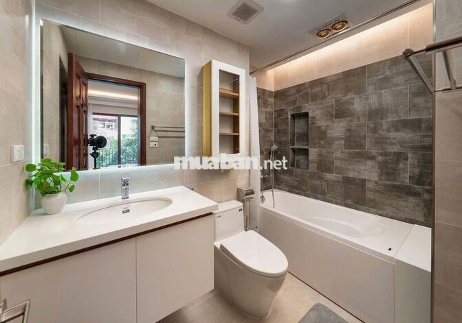 Cho thuê căn hộ Kim Mã 60m², 2PN, ban công Đông Nam, có thang máy