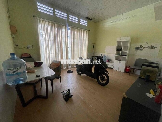 Nhà nguyên căn 1PN 1WC có sân xe, gần chợ, gần Copmart sạch sẽ