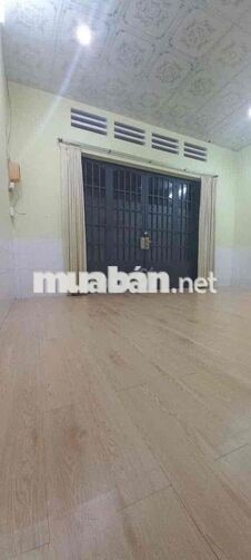 Nhà nguyên căn 1PN 1WC có sân xe, gần chợ, gần Copmart sạch sẽ