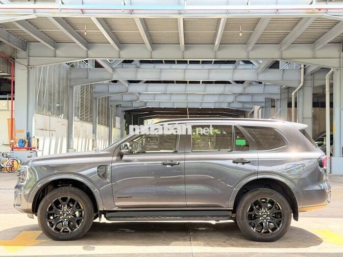 Ford Everest Sport 2023 Ghi xám 20.000km