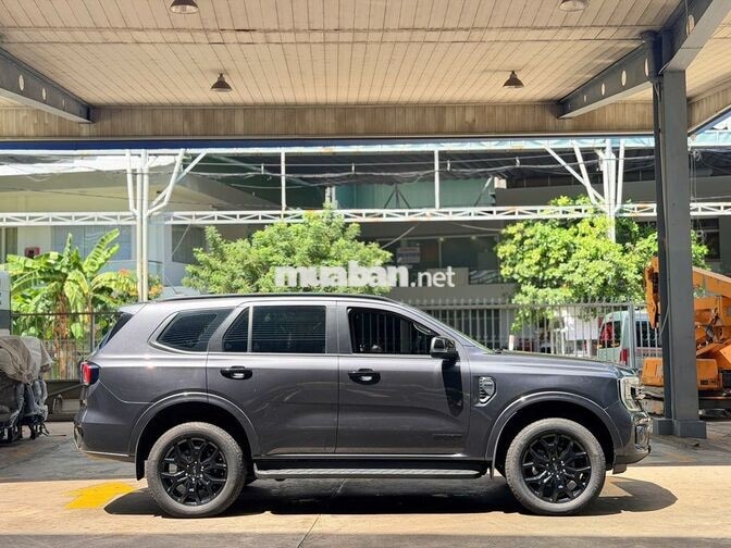 Ford Everest Sport 2023 Ghi xám 20.000km