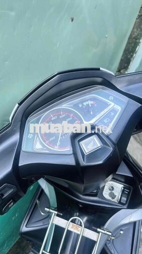 Honda Air Blade 110 Fi . 9 chủ ký giấy