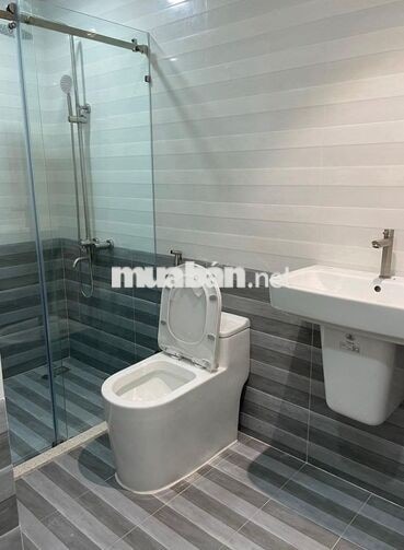Cho thuê nhà MT 450B Phan Xích Long, Phường 2, Q. Phú Nhuận 