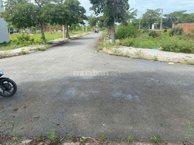 Bán Lô Đất Mặt Tiền Đức Hoà Thượng