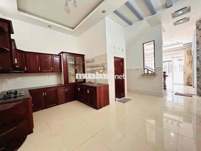 Bán nhà 1 trệt 2 lầu đường 8C2, KDC Hưng Phú 1, TP Cần Thơ