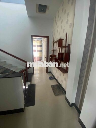 Bán nhà 1 trệt 2 lầu đường 8C2, KDC Hưng Phú 1, TP Cần Thơ