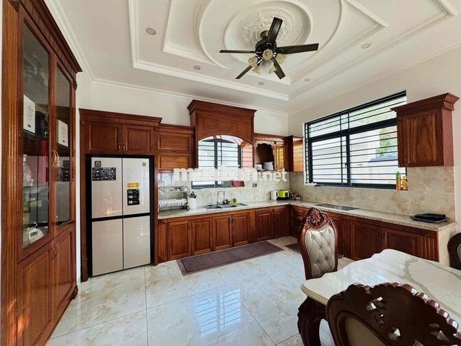 Biệt Thự Cách Biển 500m giá Ngộp