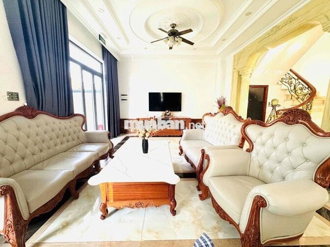 Biệt Thự Cách Biển 500m giá Ngộp