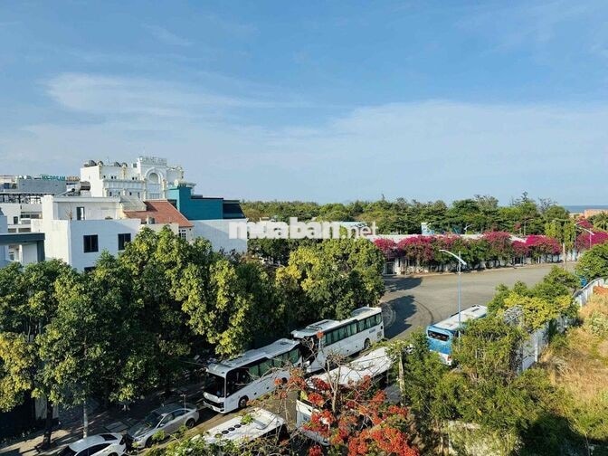Biệt Thự Cách Biển 500m giá Ngộp