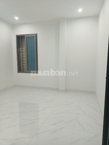 Bán nhà ngõ 147 Tân Mai, diện tích 42m2 nhà 3T đẹp, ô góc, giá 7.6 tỷ