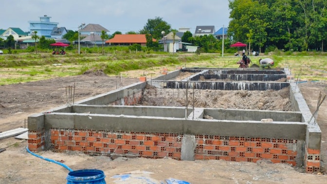 KẸT TIỀN BÁN GẤP 1137M2, ĐẤT THỔ CƯ, DÂN CƯ ĐÔNG, KẾ KCN BECAMEX