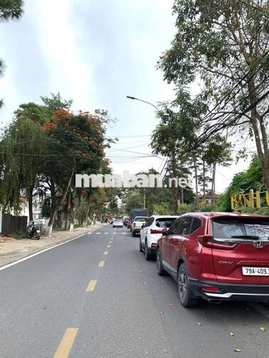 Cho thuê mặt bằng 600m2 // ngang 40m mặt tiền Pasteur  trung tâm ĐL