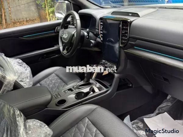 Ford Everest Platinum 2026 4x2 Trắng