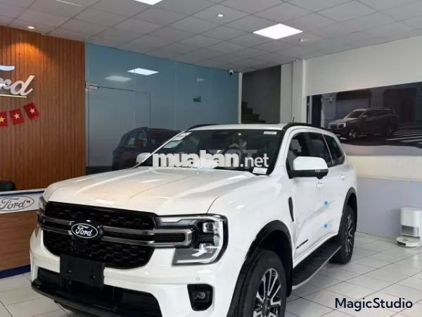 Ford Everest Platinum 2026 4x2 Trắng
