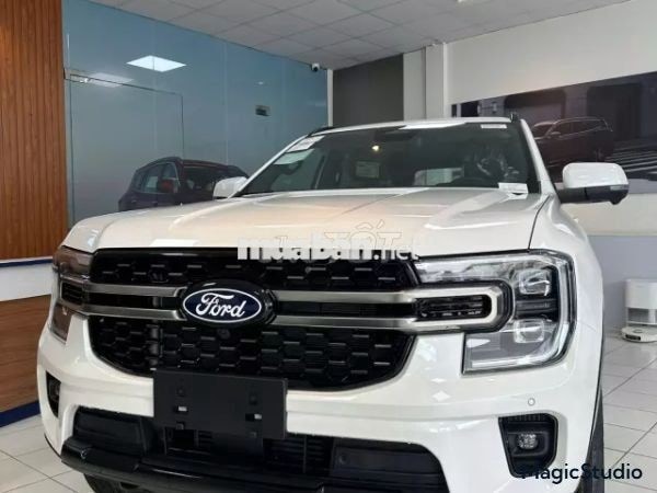 Ford Everest Platinum 2026 4x2 Trắng
