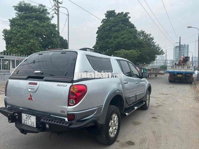 Mitsubishi Triton Bạc Tự động Nhập khẩu