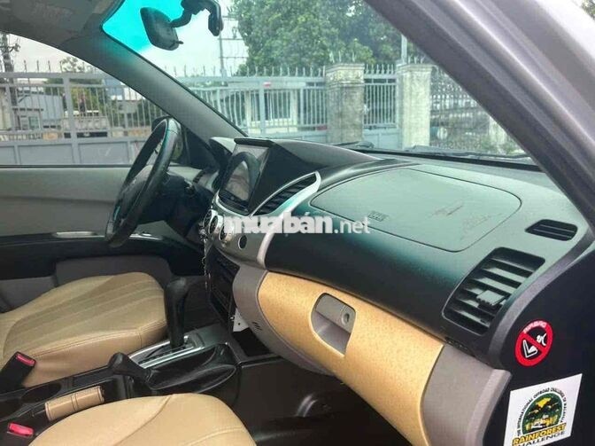 Mitsubishi Triton Bạc Tự động Nhập khẩu