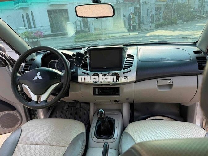 Mitsubishi Triton Bạc Số sàn Nhập khẩu