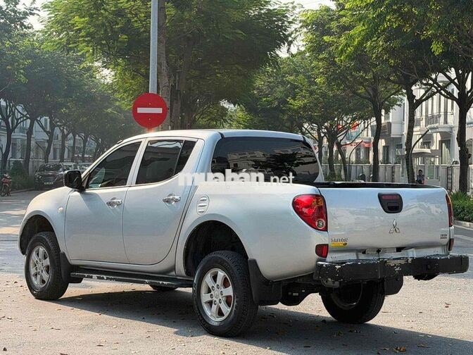 Mitsubishi Triton Bạc Số sàn Nhập khẩu