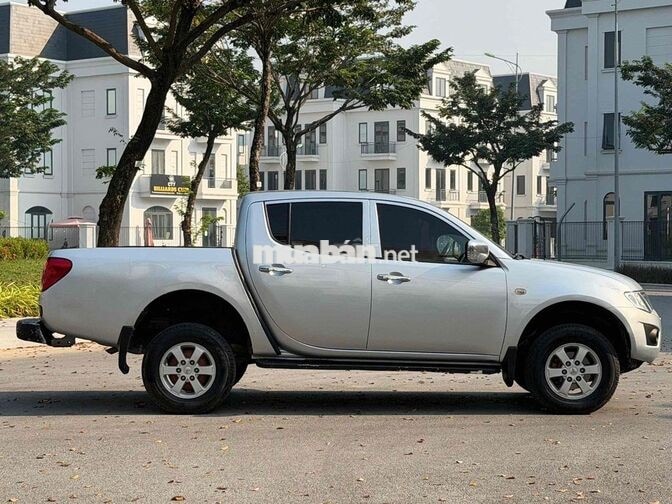 Mitsubishi Triton Bạc Số sàn Nhập khẩu
