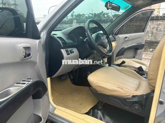 Mitsubishi Triton Bạc Tự động Nhập khẩu