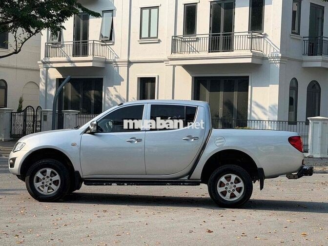 Mitsubishi Triton Bạc Số sàn Nhập khẩu