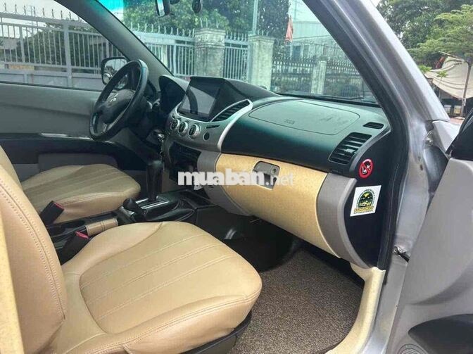 Mitsubishi Triton Bạc Tự động Nhập khẩu