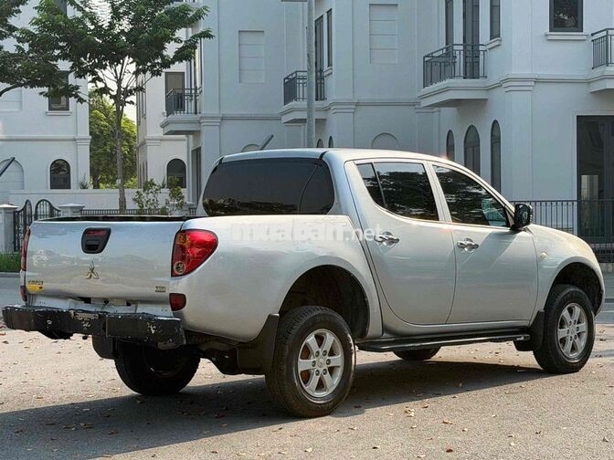 Mitsubishi Triton Bạc Số sàn Nhập khẩu