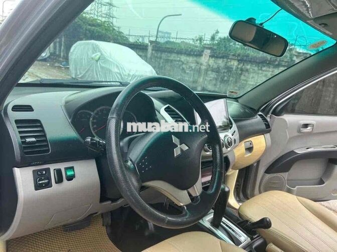 Mitsubishi Triton Bạc Tự động Nhập khẩu