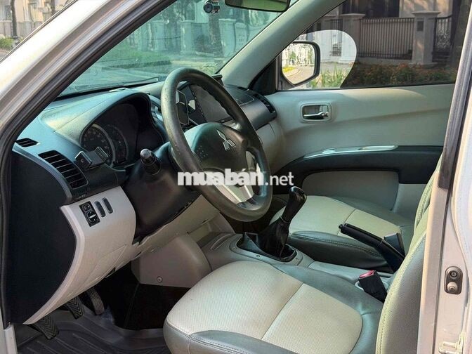 Mitsubishi Triton Bạc Số sàn Nhập khẩu
