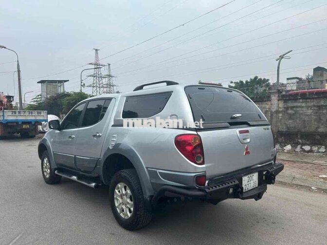 Mitsubishi Triton Bạc Tự động Nhập khẩu