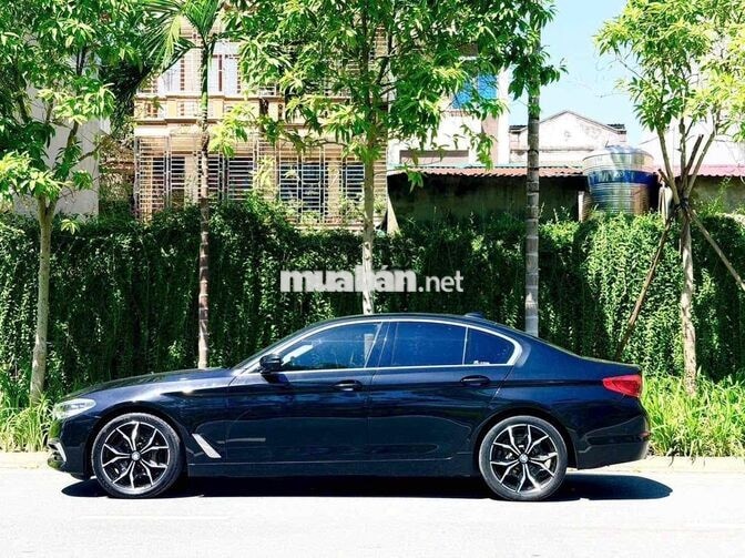 BMW 530i XLine 2019 5.1 vạn Đen