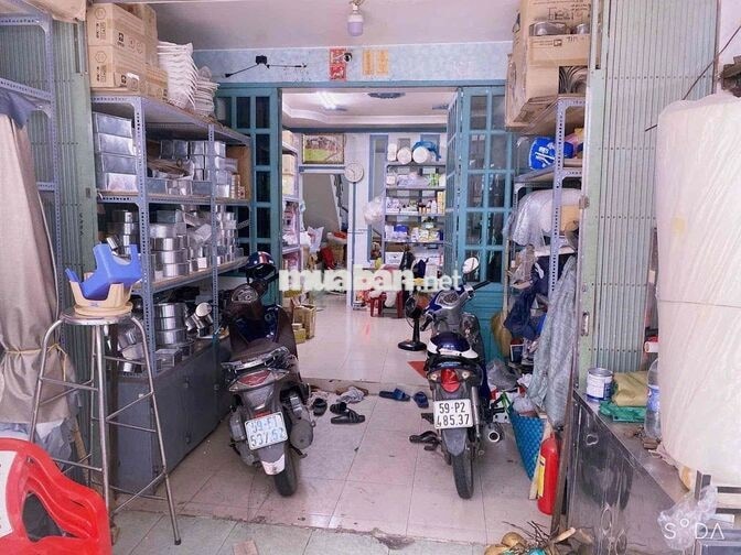 nhà chính chủ cần bán gấp, trong chợ Rạch Ông