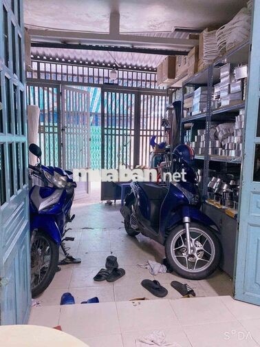 nhà chính chủ cần bán gấp, trong chợ Rạch Ông