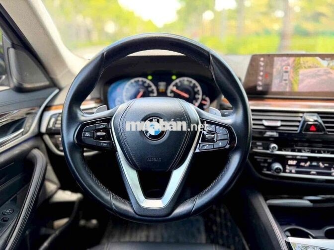 BMW 530i XLine 2019 5.1 vạn Đen