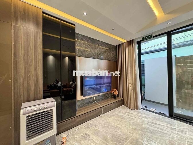 Nhà 3 Tầng Duy Tân, 3 Phòng ngủ, 4 WC