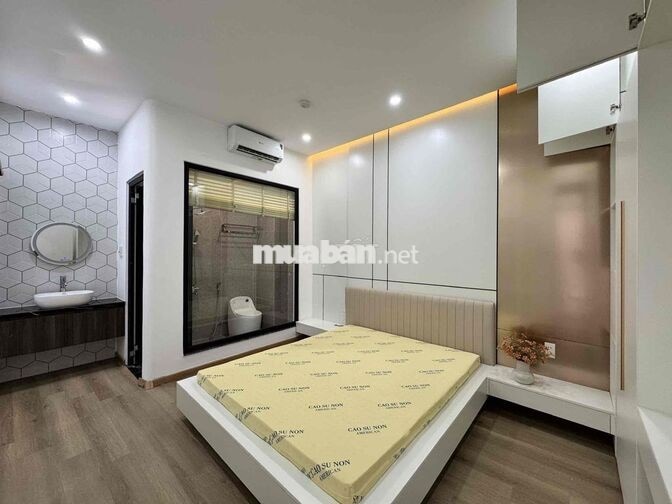Nhà 3 Tầng Duy Tân, 3 Phòng ngủ, 4 WC