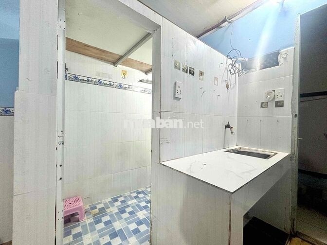 PHÒNG GÁC LỐI ĐI BAN CÔNG THANG MÁY - KẾ BÊN TDT ĐH CẢNH SÁT LOTTE