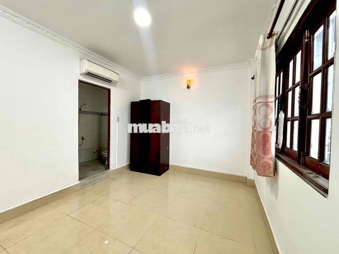 PHÒNG BAN CÔNG CỬA SỔ SIÊU TO - GẦN UFM TDT LOTTE QUẬN 4 QUẬN 8 QUẬN 5