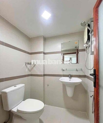 phòng đẹp rộng full nt 6p đi xe gần TDTU