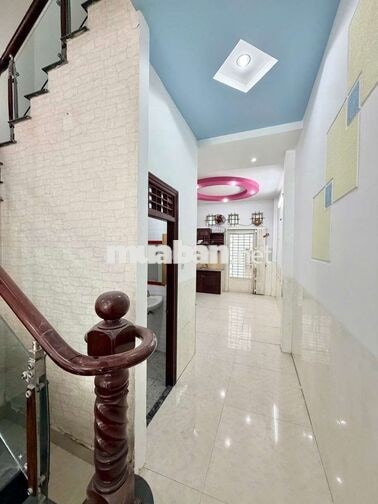 Nhà 2 lầu 4PN đường Lê Chân 12tr tluong