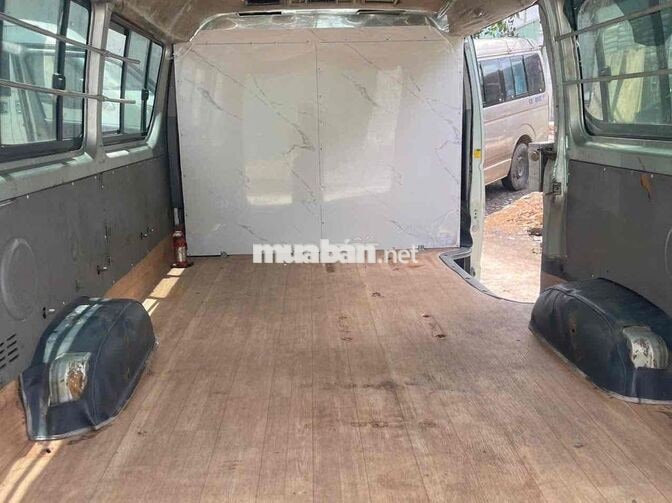 Toyota Hiace 2005 Dầu Bạc