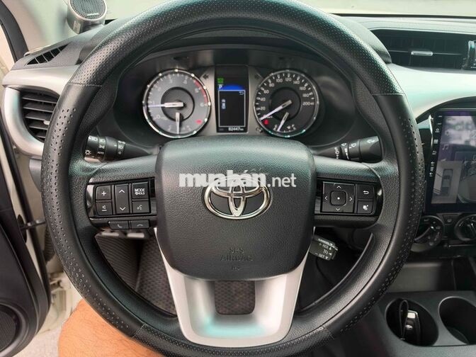 Toyota Hilux 2021 Bán tải Tự động Trắng 90000 km