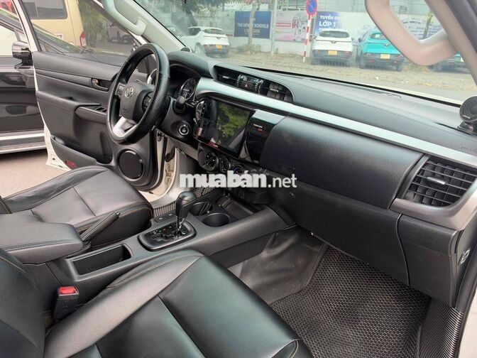 Toyota Hilux 2021 Bán tải Tự động Trắng 90000 km