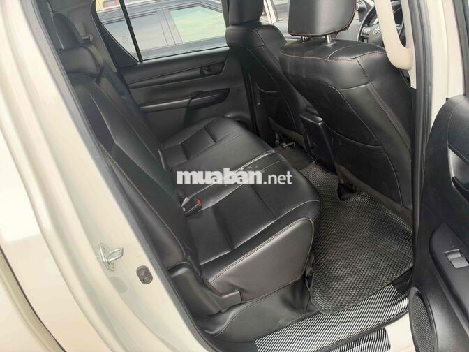 Toyota Hilux 2021 Bán tải Tự động Trắng 90000 km