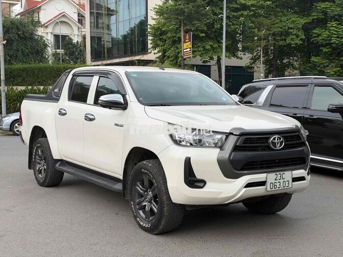 Toyota Hilux 2021 Bán tải Tự động Trắng 90000 km